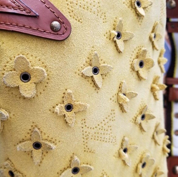 Authentic Louis Vuitton Onatah Fleur Ltd Ed. PM - Picture 2 of 16